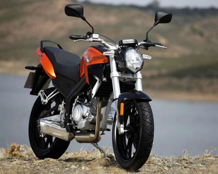 motor-hispania-125-naked-front-450x359.jpg